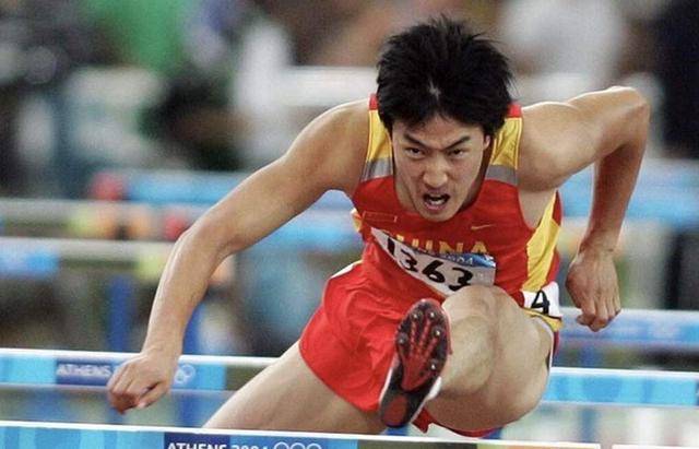中国15岁“跨栏少年”横空出世!天赋异禀,网友:下一个刘翔