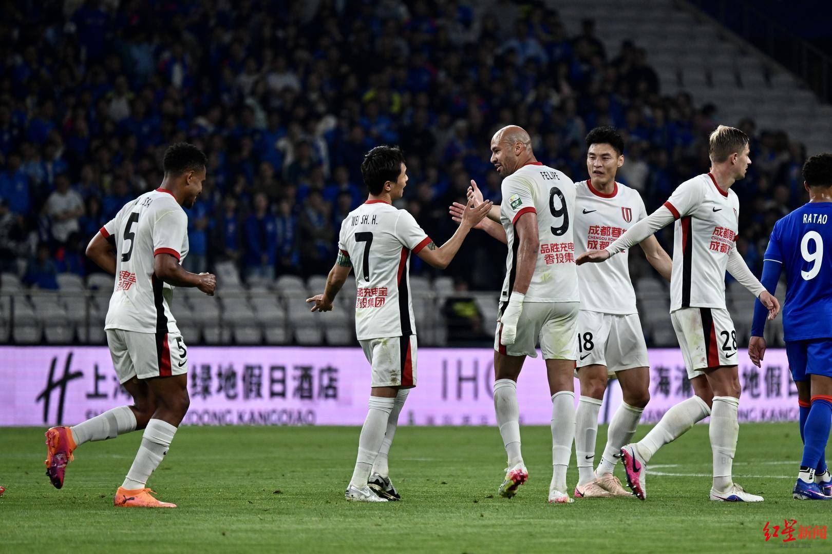 让2追3!成都蓉城客场上演惊天逆转,补时连进两球击败上海申花